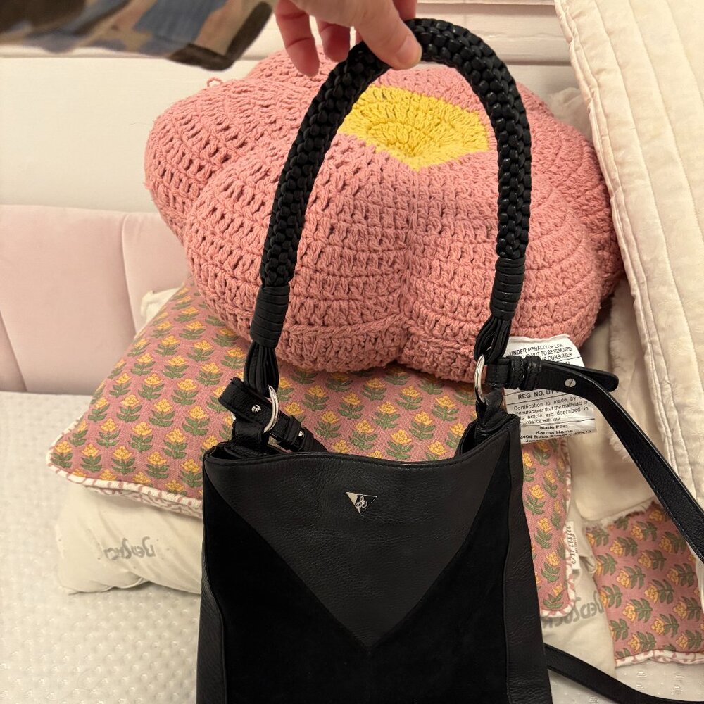 Sam Edelman Monica Leather Bucket Bag Black Snap Tassel Shoulder Suede Fringe - Picture 3 of 3